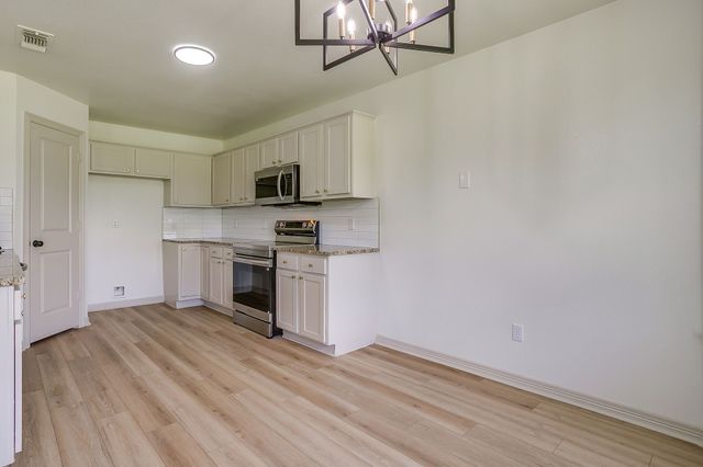 102 Meadow Ridge Drive, Venus, TX 76084