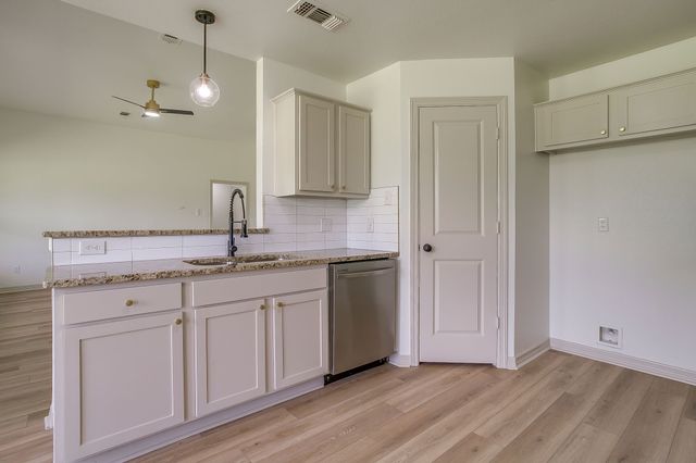 102 Meadow Ridge Drive, Venus, TX 76084