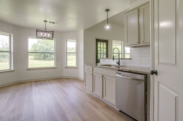 102 Meadow Ridge Drive, Venus, TX 76084