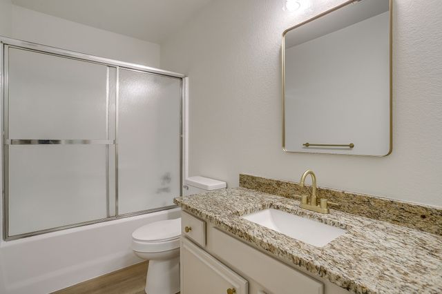 102 Meadow Ridge Drive, Venus, TX 76084
