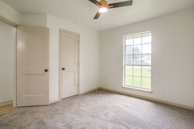 102 Meadow Ridge Drive, Venus, TX 76084