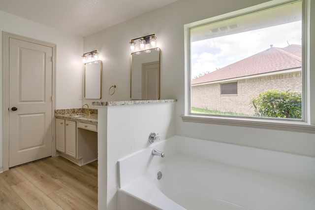 102 Meadow Ridge Drive, Venus, TX 76084