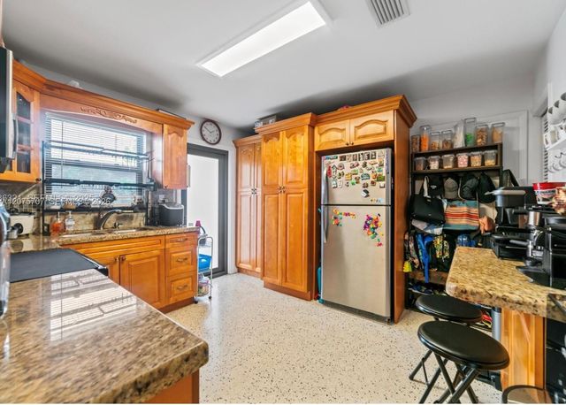 1136 NW 34th Avenue Main, Miami, FL 33125