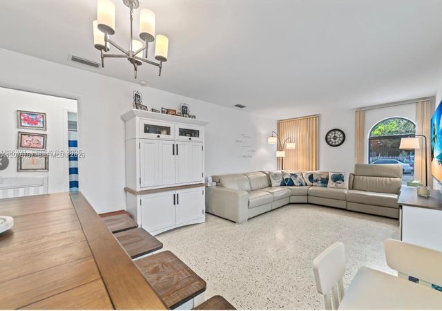 1136 NW 34th Avenue Main, Miami, FL 33125