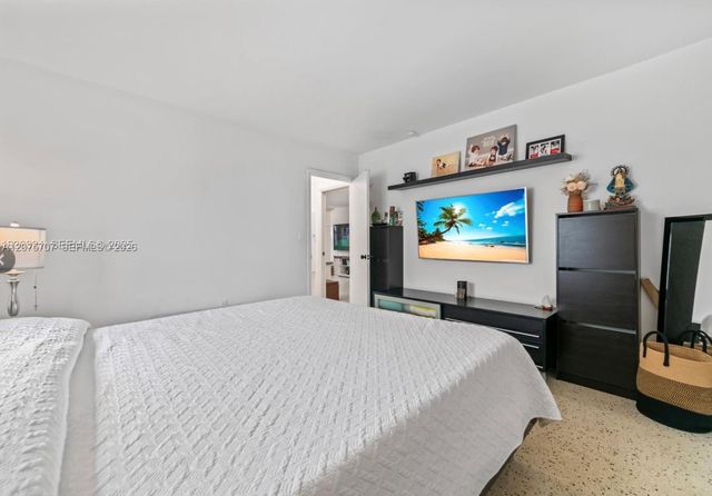 1136 NW 34th Avenue Main, Miami, FL 33125