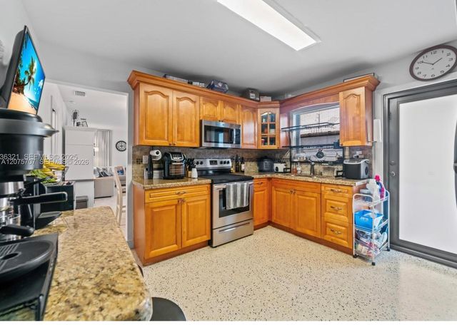 1136 NW 34th Avenue Main, Miami, FL 33125