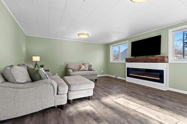 115 S WASHINGTON STREET, De Pere, WI 54115