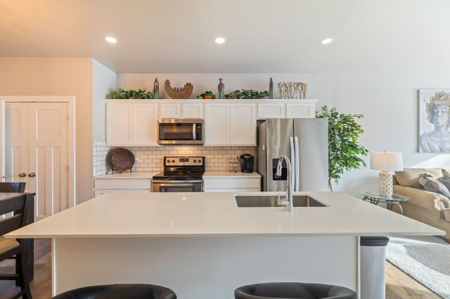 17136 Mistflower Lane, Urbandale, IA 50323