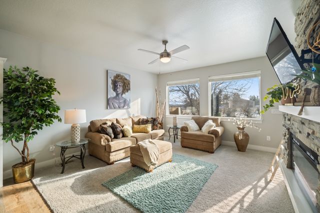 17136 Mistflower Lane, Urbandale, IA 50323