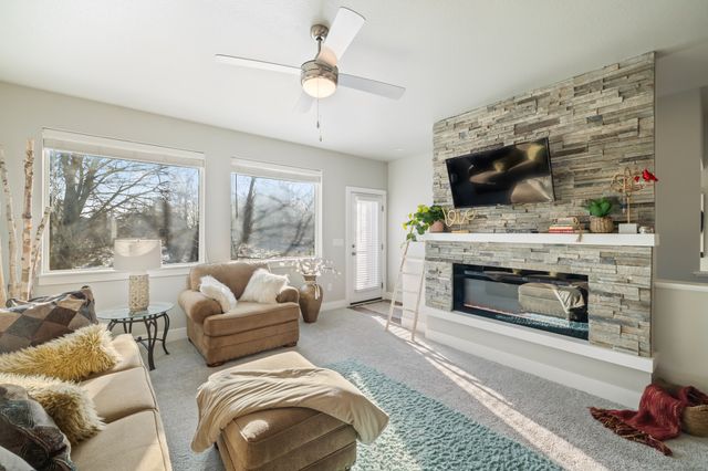 17136 Mistflower Lane, Urbandale, IA 50323