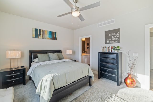 17136 Mistflower Lane, Urbandale, IA 50323