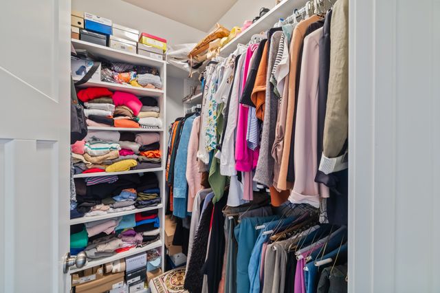 17136 Mistflower Lane, Urbandale, IA 50323