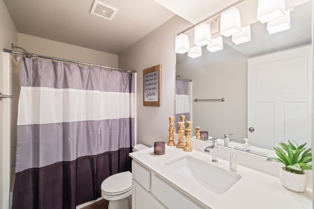 17136 Mistflower Lane, Urbandale, IA 50323