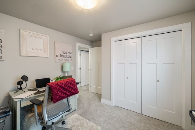 17136 Mistflower Lane, Urbandale, IA 50323