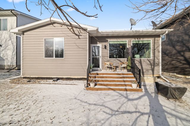 17136 Mistflower Lane, Urbandale, IA 50323