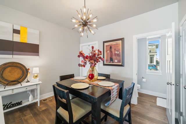 17136 Mistflower Lane, Urbandale, IA 50323