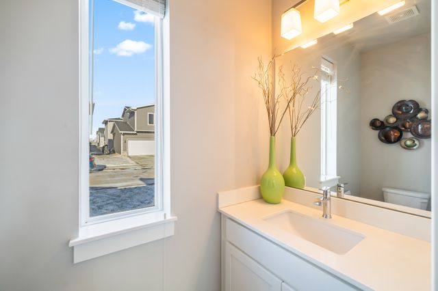 17136 Mistflower Lane, Urbandale, IA 50323