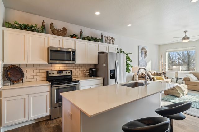 17136 Mistflower Lane, Urbandale, IA 50323