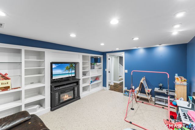 70 Vivian Street, Waterford, CT 06385