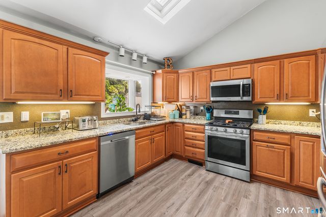 70 Vivian Street, Waterford, CT 06385