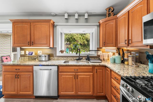 70 Vivian Street, Waterford, CT 06385