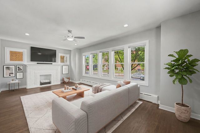 4945 W Addison Street, Chicago, IL 60641
