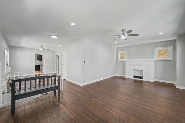 4945 W Addison Street, Chicago, IL 60641
