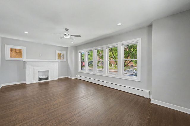 4945 W Addison Street, Chicago, IL 60641