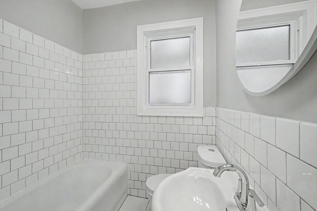 4945 W Addison Street, Chicago, IL 60641