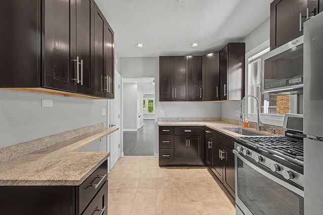4945 W Addison Street, Chicago, IL 60641