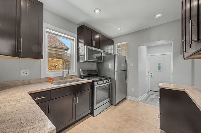 4945 W Addison Street, Chicago, IL 60641
