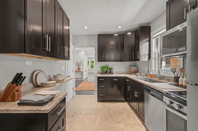 4945 W Addison Street, Chicago, IL 60641