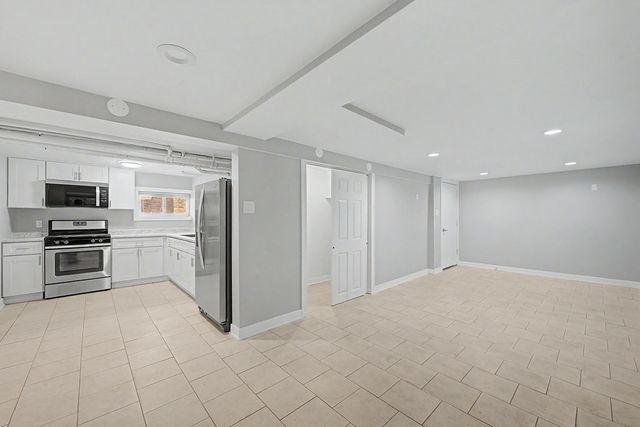 4945 W Addison Street, Chicago, IL 60641