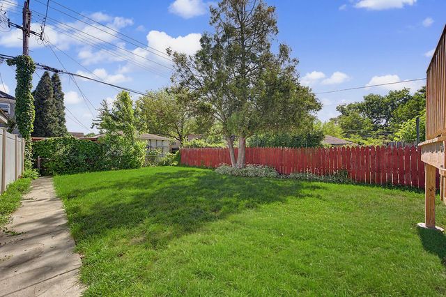 4945 W Addison Street, Chicago, IL 60641