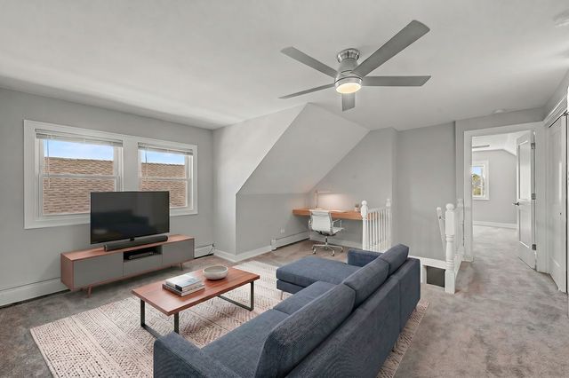 4945 W Addison Street, Chicago, IL 60641