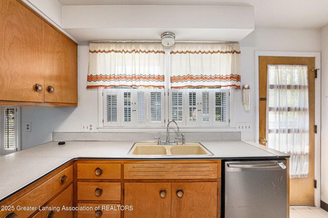 1606 Forest Hills Drive, Okemos, MI 48864