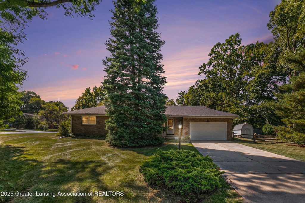 1606 Forest Hills Drive, Okemos, MI 48864