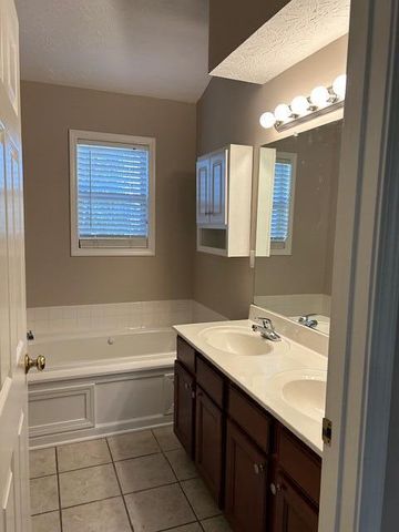 3096 Roundway Down Lane, Lexington, KY 40509