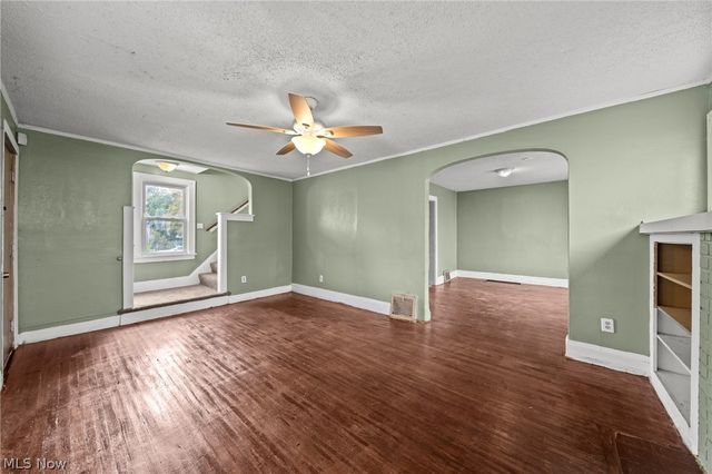 884 Lovers Lane, Akron, OH 44306