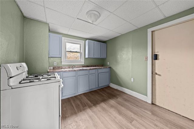 884 Lovers Lane, Akron, OH 44306