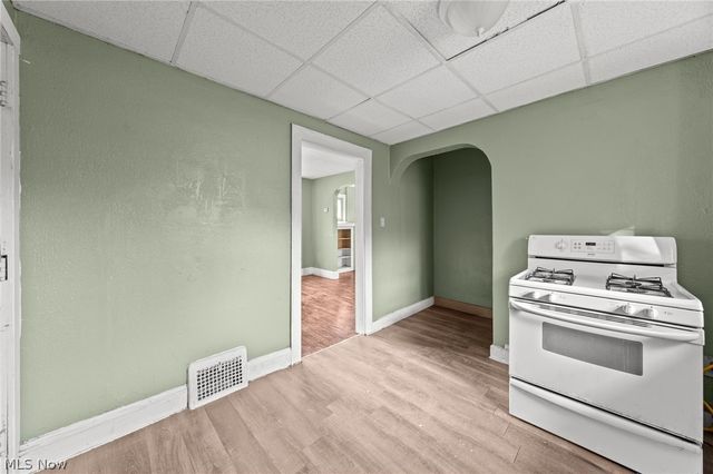 884 Lovers Lane, Akron, OH 44306