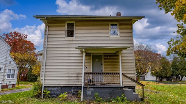 884 Lovers Lane, Akron, OH 44306