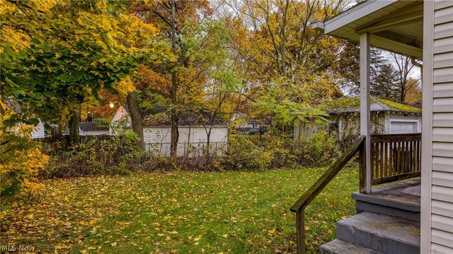 884 Lovers Lane, Akron, OH 44306