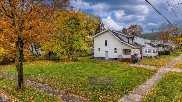 884 Lovers Lane, Akron, OH 44306