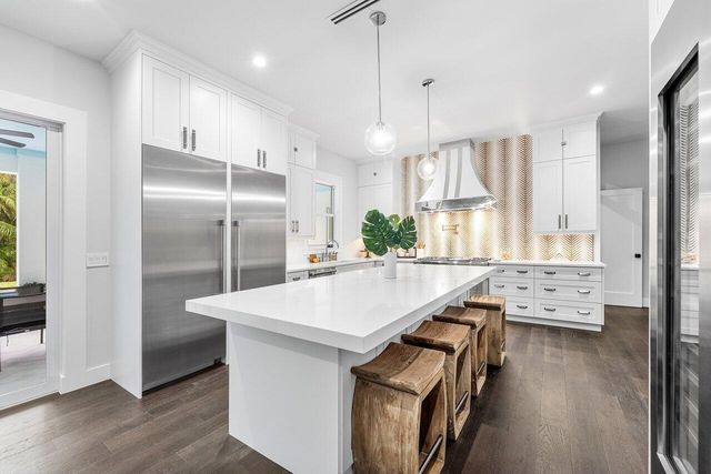 11823 Lake Shore Place, Palm Beach Gardens, FL 33408