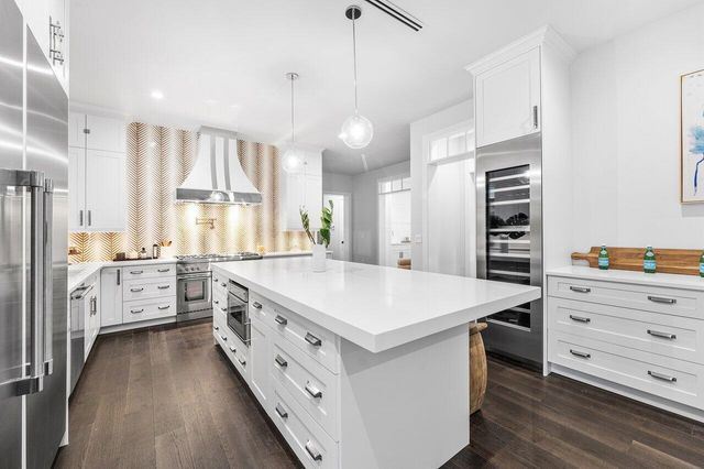 11823 Lake Shore Place, Palm Beach Gardens, FL 33408