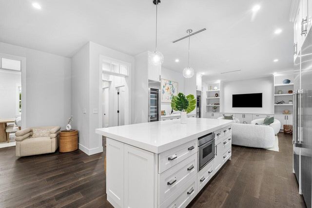 11823 Lake Shore Place, Palm Beach Gardens, FL 33408