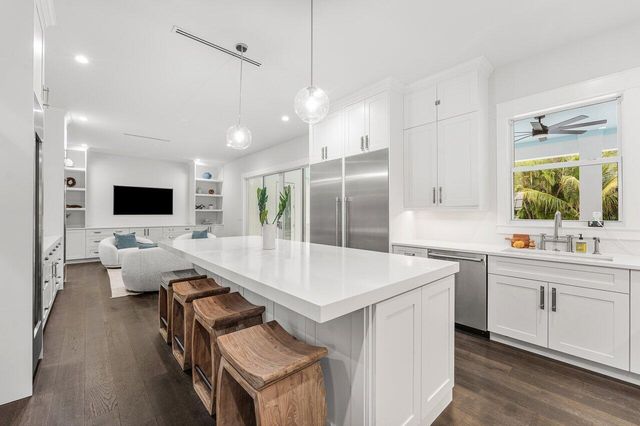 11823 Lake Shore Place, Palm Beach Gardens, FL 33408