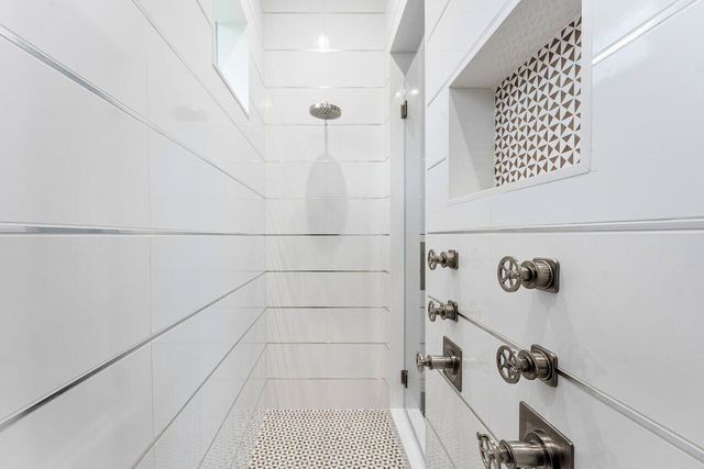 11823 Lake Shore Place, Palm Beach Gardens, FL 33408