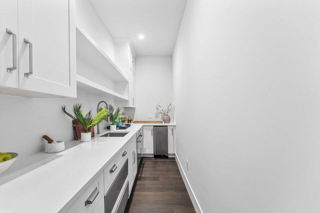 11823 Lake Shore Place, Palm Beach Gardens, FL 33408